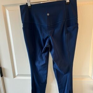 Athleta Salutation Stash Pocket 7/8 tight